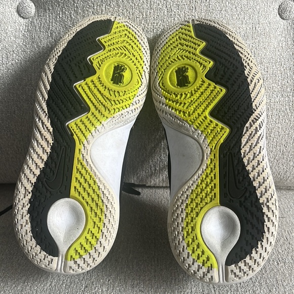 Nike Kyrie Low Men’s Shoes. Size 6. Good condition. - Picture 6 of 8